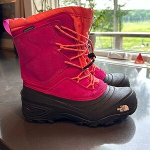 The North Face Kids’ Alpenglow V Waterproof Boots